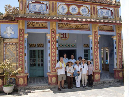 Volunteers in the city of Hue 